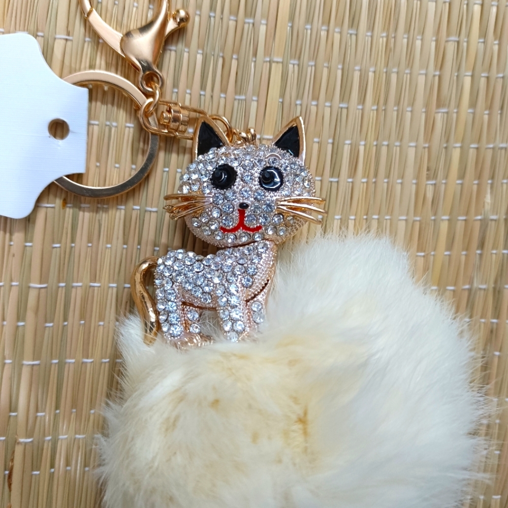 Faux furr small size kitten/cat/animal keychain keyring with pom pom